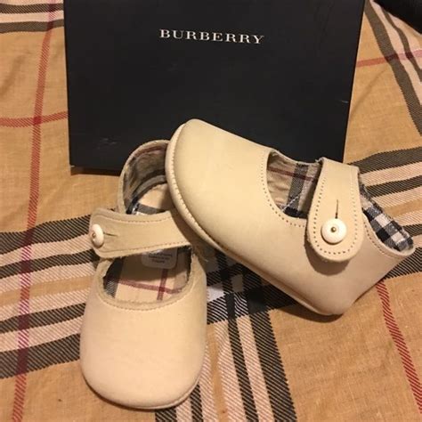 fake burberry shoe for baby|Burberry baby infant shoes.